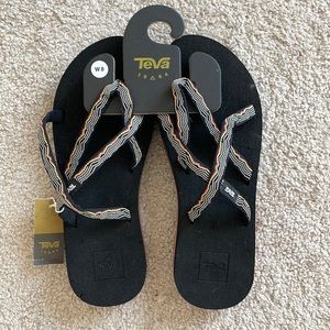 NWT Teva Olowau Flip Flops